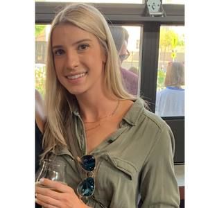 Meet your Posher, Holly